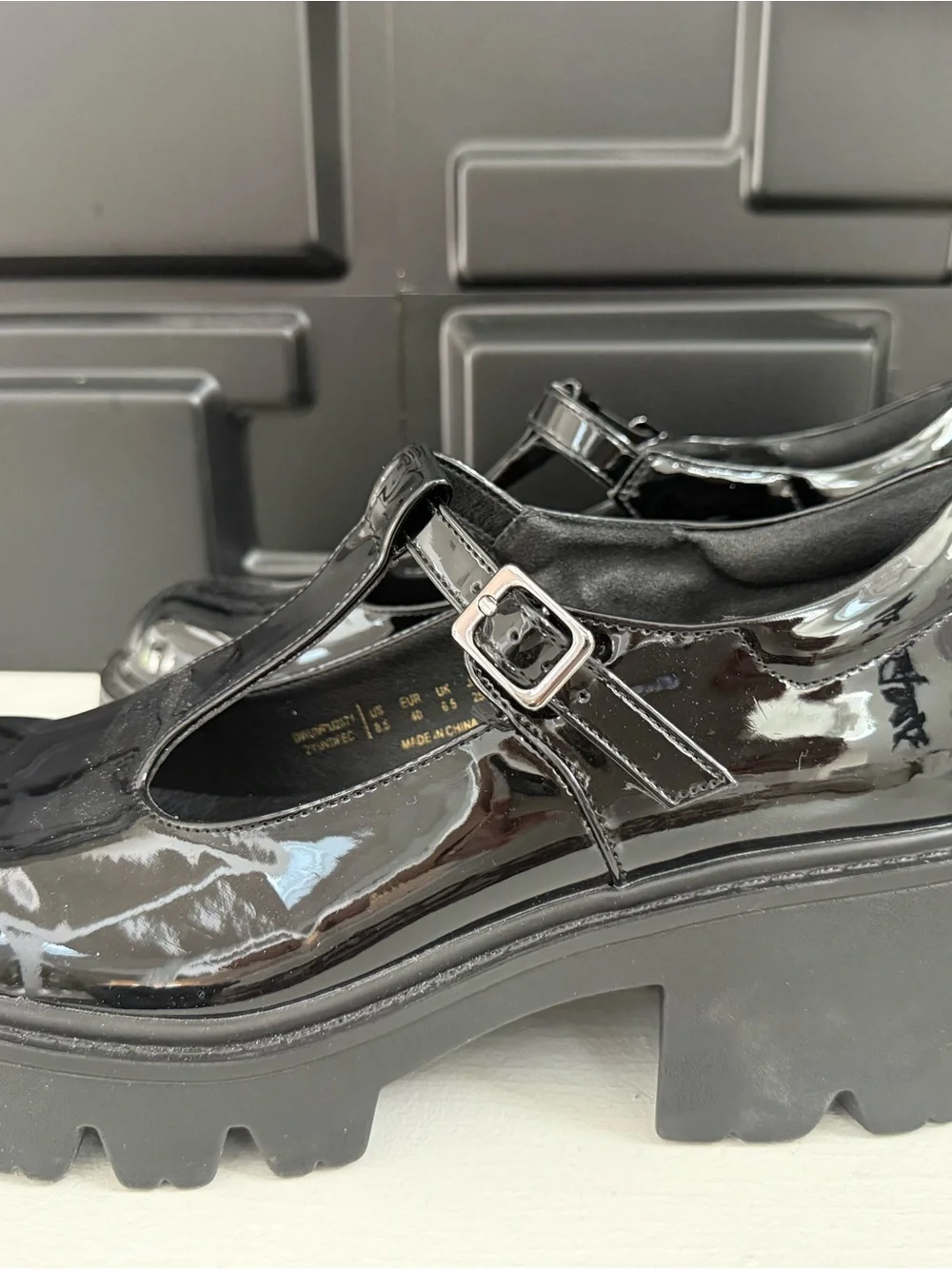 Dream Pairs sleek patent